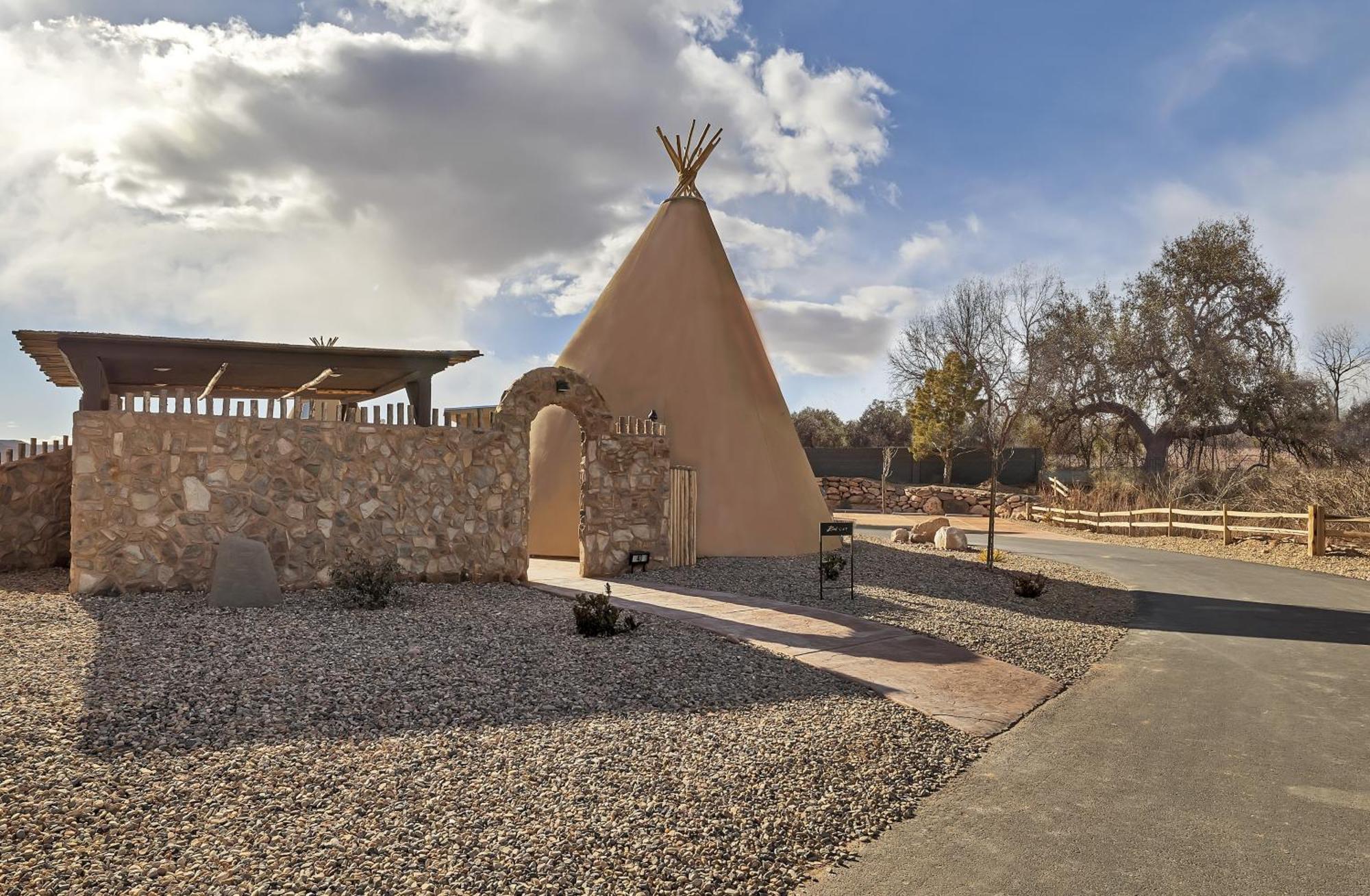 Zion White Bison Glamping & Rv Resort 버진 외부 사진