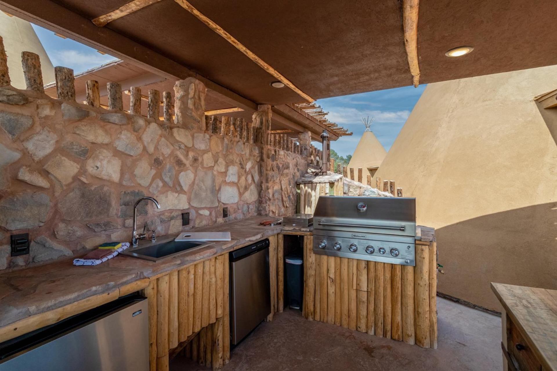 Zion White Bison Glamping & Rv Resort 버진 외부 사진